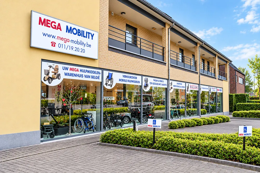 Vooraanzicht van de winkel van Mega Mobility in Paal